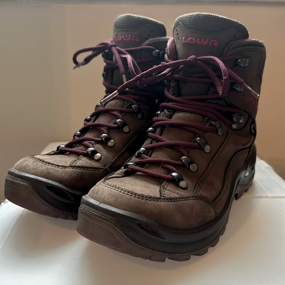 Lowa Renegade GTX Hiking Boots, Women’s size 7.5
